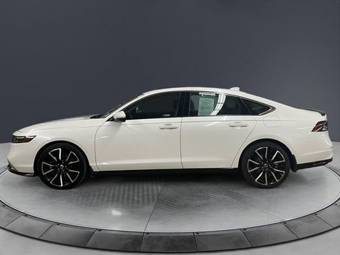 Used 2023 Honda Accord Touring image 2