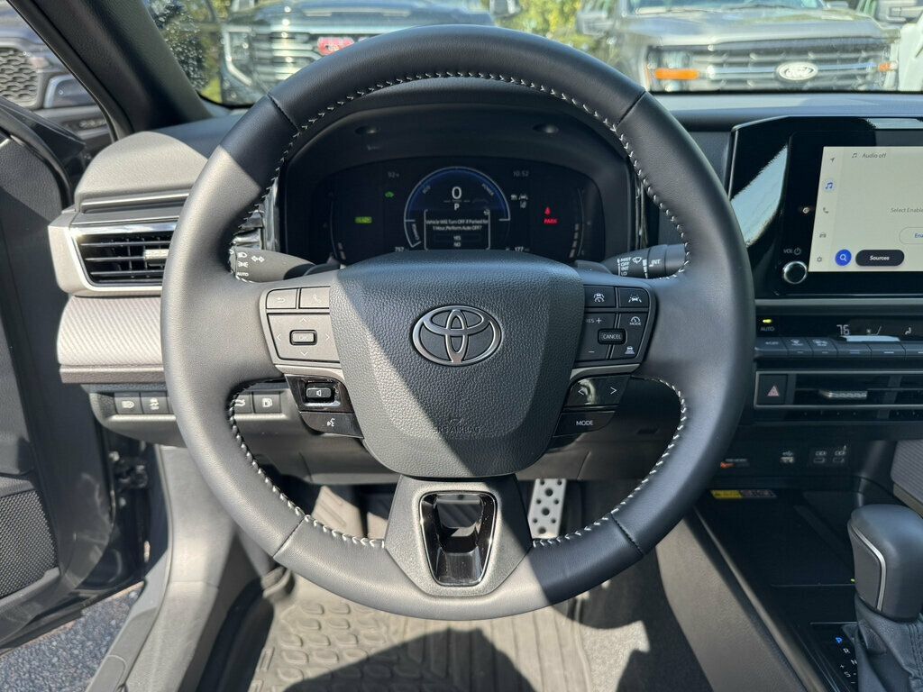 Used 2026 Toyota Camry SE FWD image 5