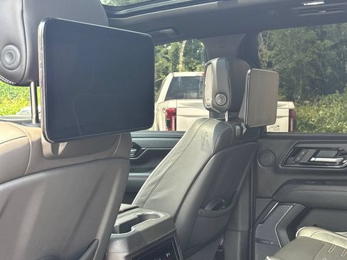 Used 2025 GMC Yukon XL AT4 Ultimate w/ LPO, Floor Liner Package AWD/4WD image 23