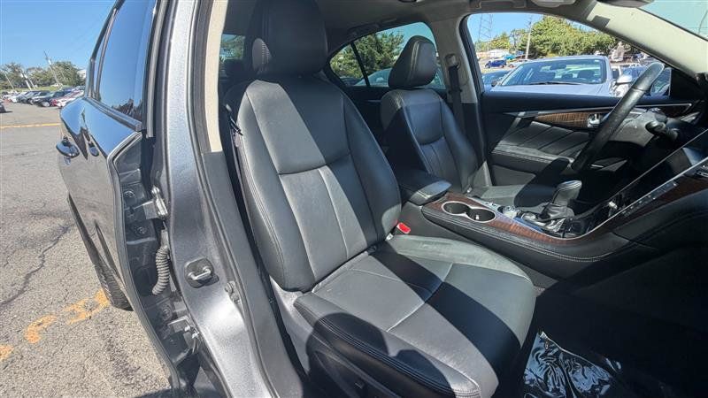 Used 2019 INFINITI Q50 Luxe w/ Essential Package (3.0T Luxe) AWD/4WD image 8