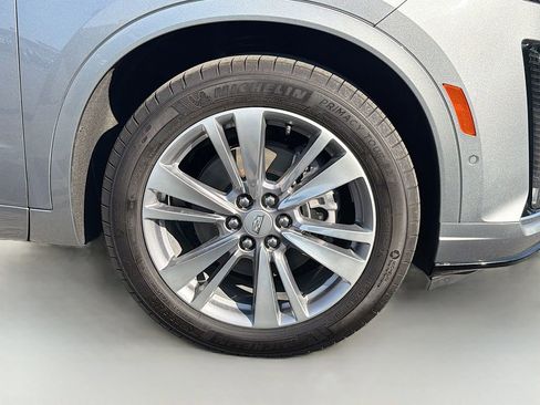 Certified 2025 Cadillac XT6 Premium Luxury w/ Platinum Package AWD/4WD image 34