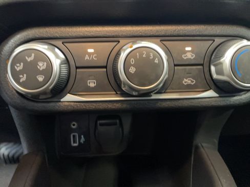 Used 2023 Nissan Versa S w/ Trunk Package image 13