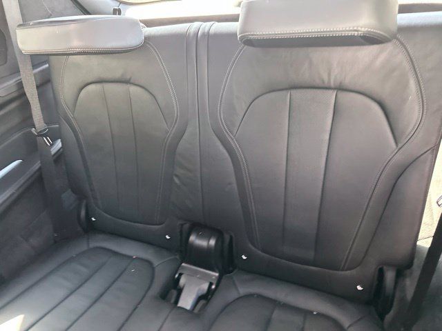 Used 2020 BMW X7 xDrive40i w/ M Sport Package AWD/4WD image 12