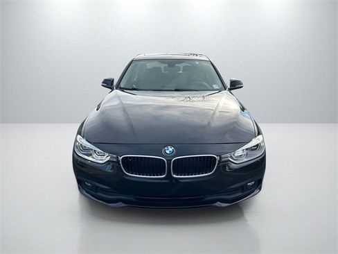 Used 2018 BMW 320i Sedan w/ Convenience Package image 2