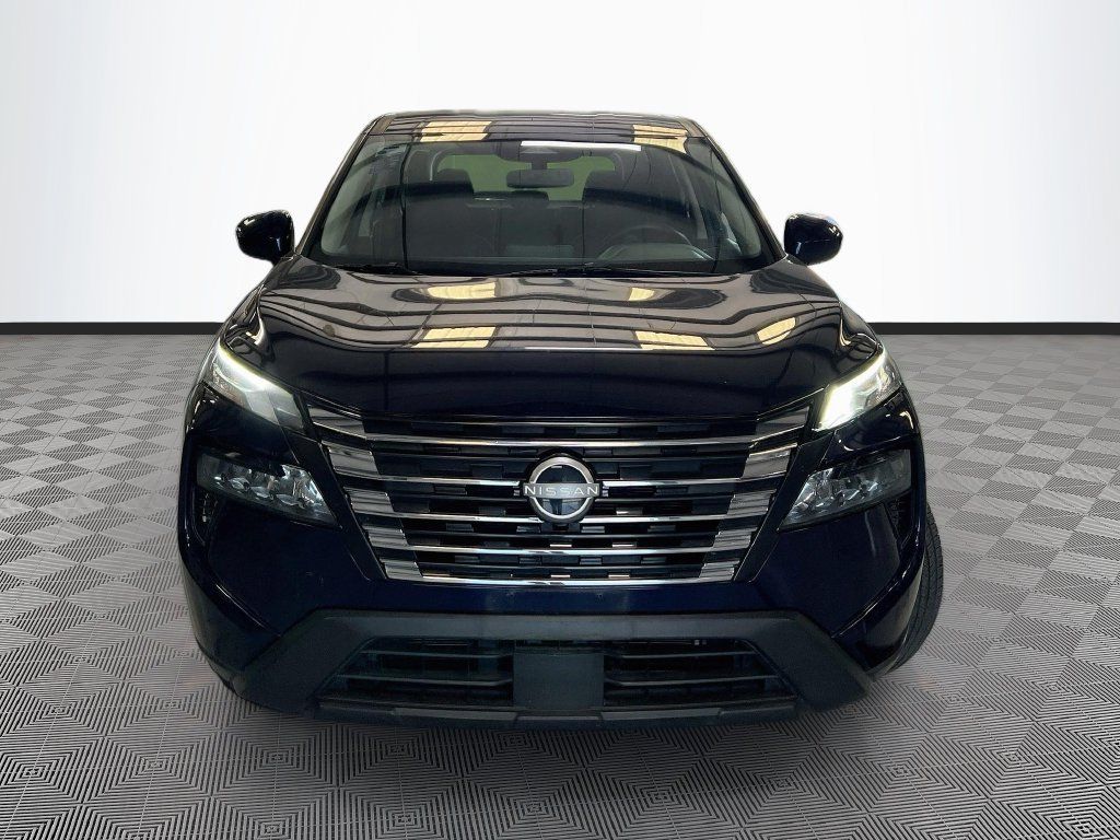 Used 2025 Nissan Rogue SV FWD image 2