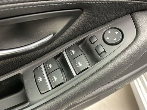 Used 2015 BMW 528i xDrive 528i xDrive image 9