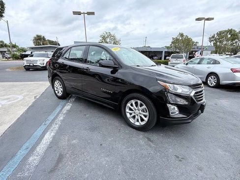 Used 2018 Chevrolet Equinox LS image 3
