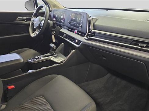 Used 2023 Kia Sportage LX image 16