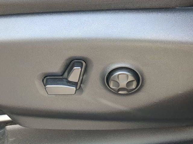 Certified 2025 Chrysler Pacifica Select FWD image 22