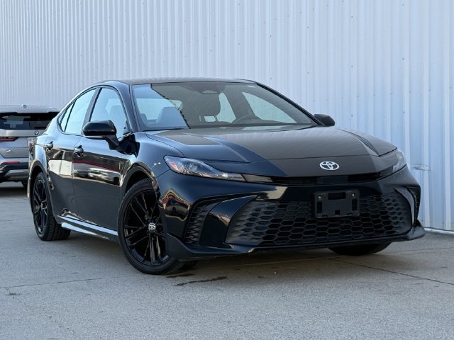 Used 2025 Toyota Camry SE FWD image 2