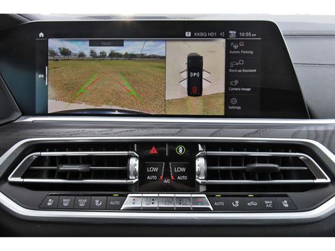 Used 2022 BMW X7 M50i w/ Dynamic Handling Package image 27