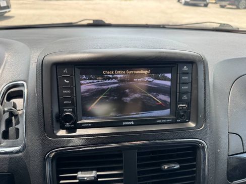 Used 2019 Dodge Grand Caravan SXT w/ Mopar Premium Addition Group FWD image 20