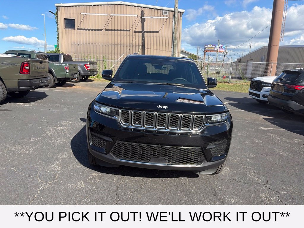 Used 2025 Jeep Grand Cherokee Laredo X w/ Luxury Tech Group I RWD image 2