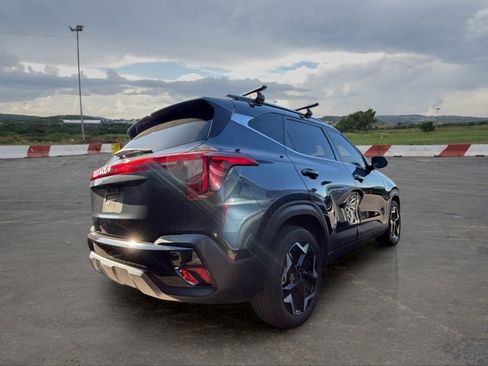 Certified 2024 Kia Seltos EX FWD image 3
