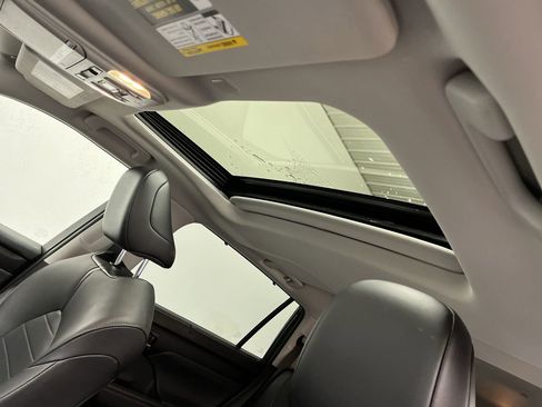 Used 2021 Toyota Highlander XLE image 6