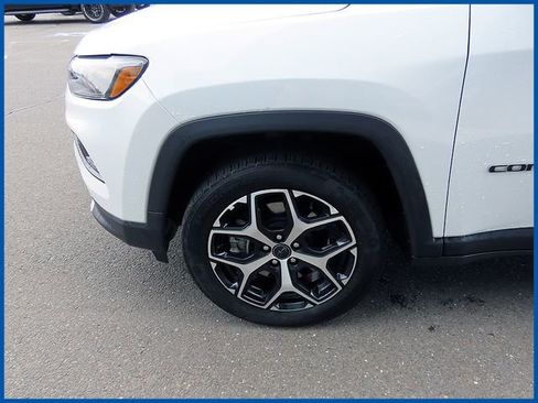 Certified 2025 Jeep Compass Limited AWD/4WD image 4