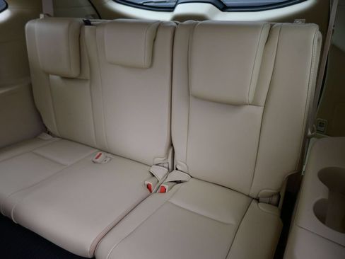 Used 2019 Toyota Highlander XLE FWD image 17