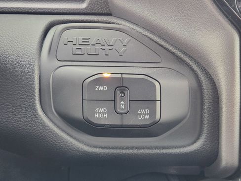 New 2026 RAM 2500 Laramie AWD/4WD image 17