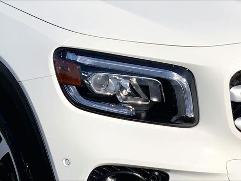 Used 2021 Mercedes-Benz GLB 250 w/ Premium Package image 25