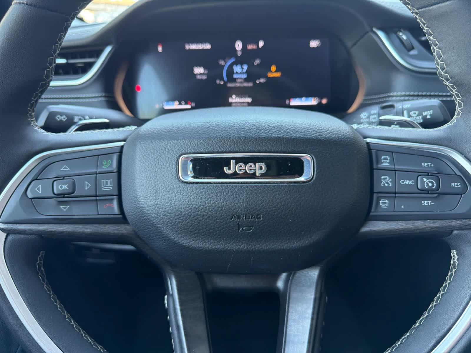 Used 2024 Jeep Grand Cherokee Limited RWD image 25