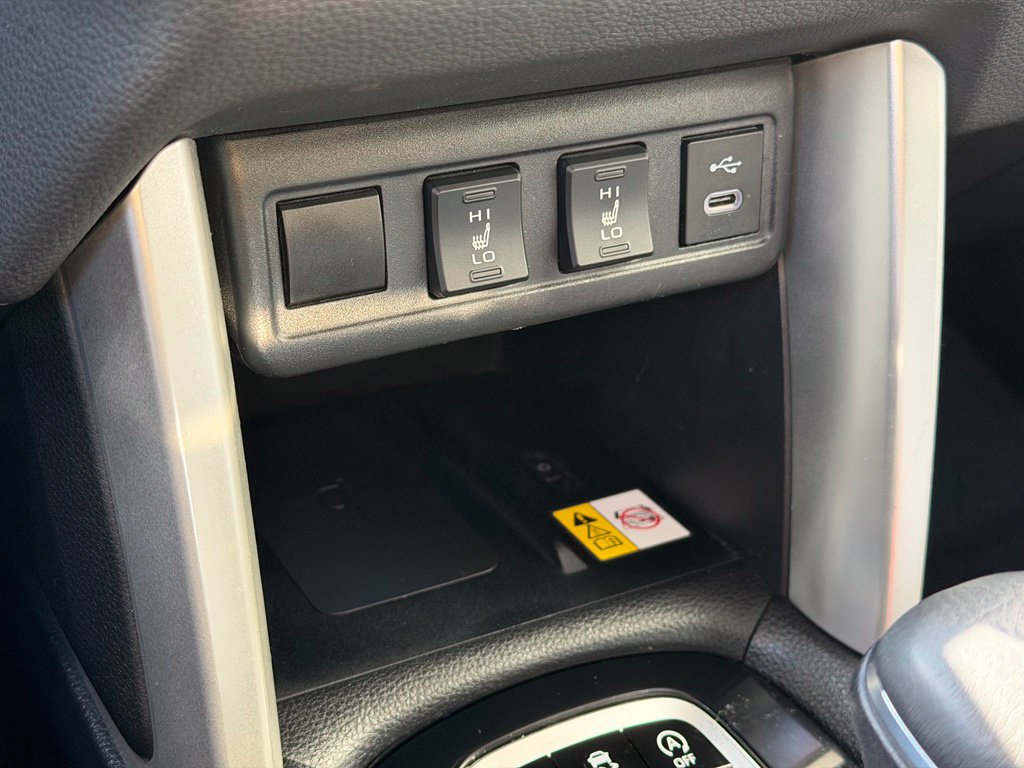 Used 2023 Toyota Corolla Cross XLE w/ Convenience Package FWD image 18