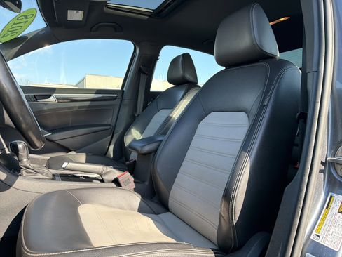 Used 2018 Volkswagen Passat 3.6 image 26