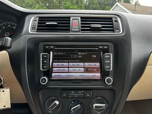 Used 2012 Volkswagen Jetta SE FWD image 17