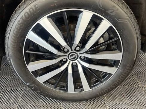 Certified 2024 Nissan Pathfinder Platinum FWD image 16