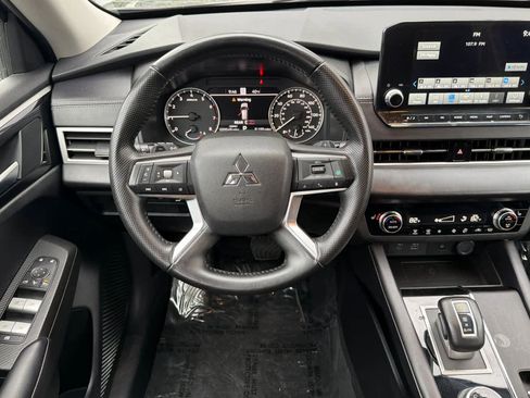 Used 2024 Mitsubishi Outlander SE image 16