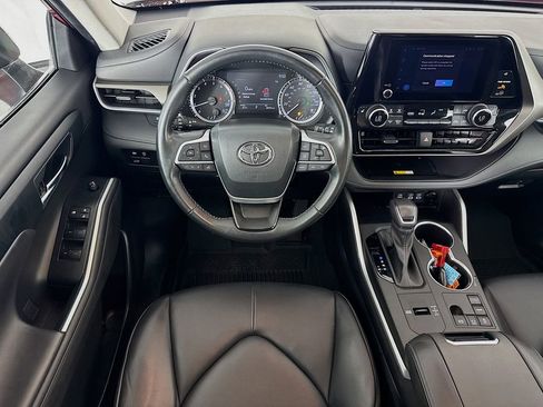 Used 2023 Toyota Highlander XLE image 23
