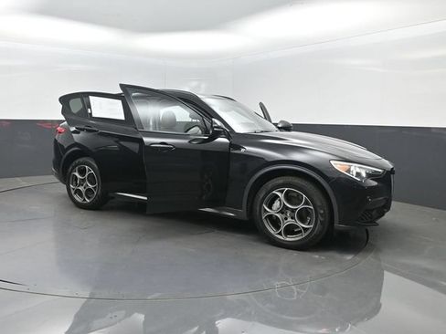Used 2023 Alfa Romeo Stelvio Ti AWD/4WD image 39