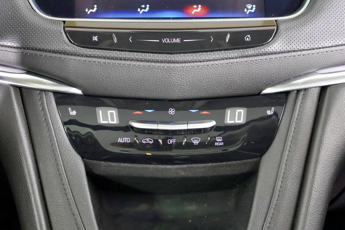 Used 2017 Cadillac XT5 Luxury w/ Driver Awareness Package AWD/4WD image 40