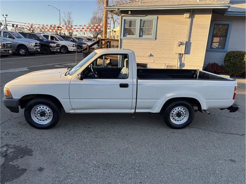 Used 1989 Toyota Pickup Deluxe image 4