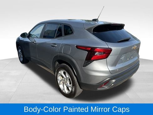 Used 2024 Chevrolet Trax LS w/ LS Convenience Package FWD image 9