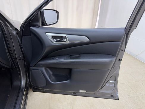Used 2019 Nissan Pathfinder SL AWD/4WD image 10