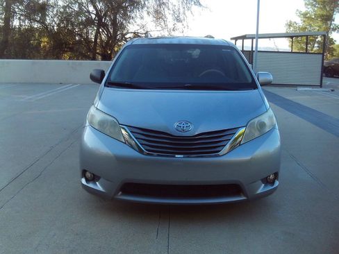 Used 2012 Toyota Sienna XLE w/ Premium Pkg FWD image 30