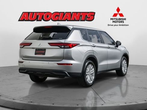 Used 2022 Mitsubishi Outlander ES image 4