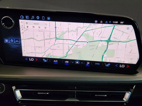 Certified 2025 Chevrolet Traverse LT FWD image 17