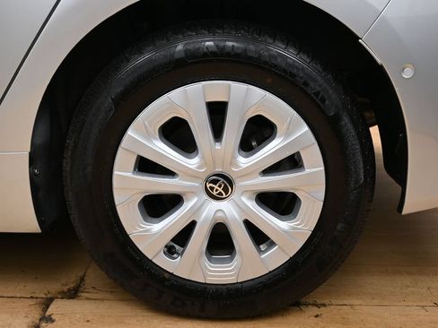Used 2022 Toyota Prius LE FWD image 12