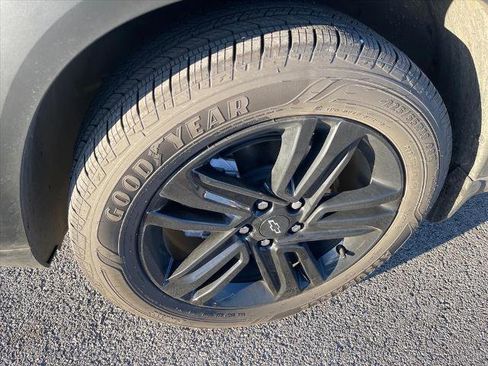 Used 2025 Chevrolet Trax ACTIV w/ Sunroof Package image 6