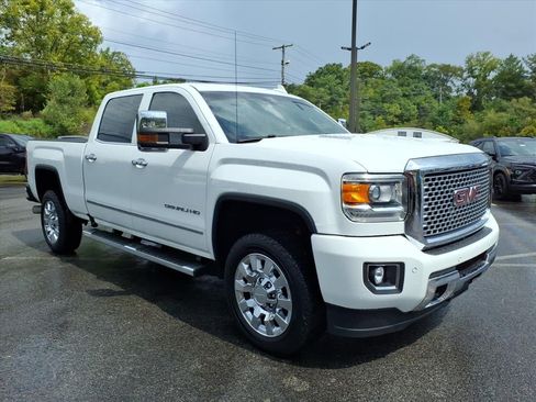 Used 2016 GMC Sierra 2500 Denali w/ Duramax Plus Package AWD/4WD image 9