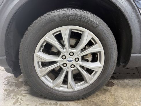 Used 2023 Ford Explorer Limited image 15