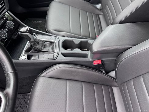 Used 2023 Volkswagen Jetta SE FWD image 16
