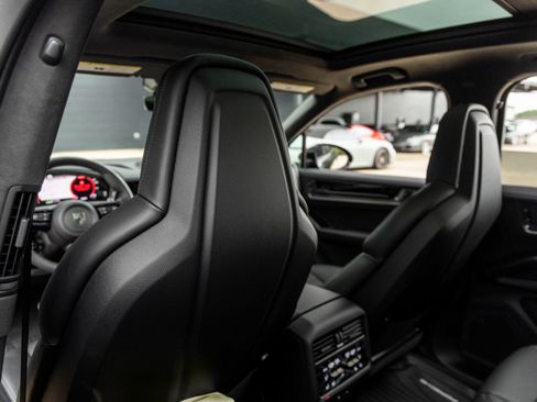 New 2025 Porsche Cayenne Turbo AWD/4WD image 27