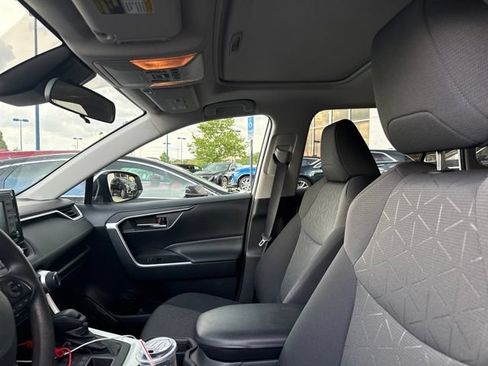 Used 2021 Toyota RAV4 XLE w/ Convenience Package AWD/4WD image 3