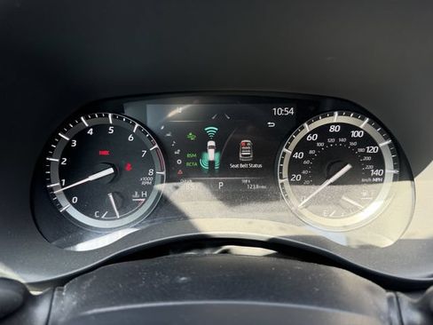 Used 2021 Toyota Highlander XLE FWD image 18