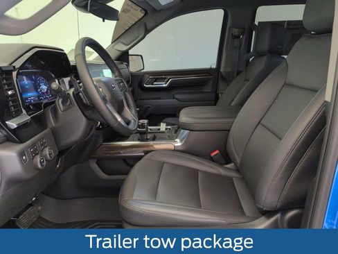 Used 2025 Chevrolet Silverado 1500 LT Trail Boss w/ Convenience Package II image 5