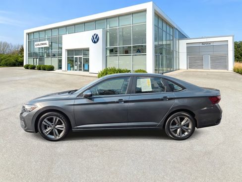Certified 2024 Volkswagen Jetta SE image 7