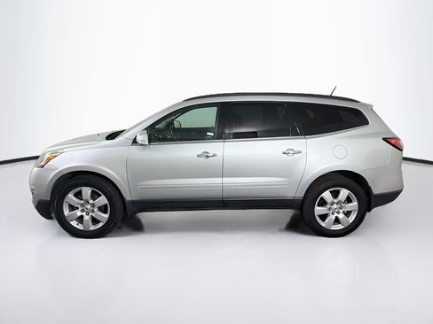 Used 2017 Chevrolet Traverse LT w/ Style and Technology Package FWD image 4
