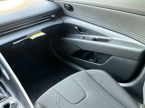 New 2025 Hyundai Elantra Sport FWD image 23